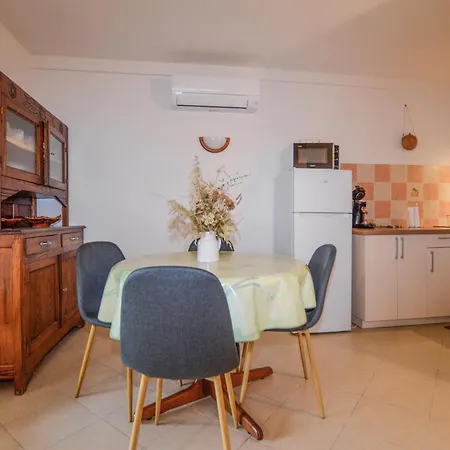 Apartment Lovely In